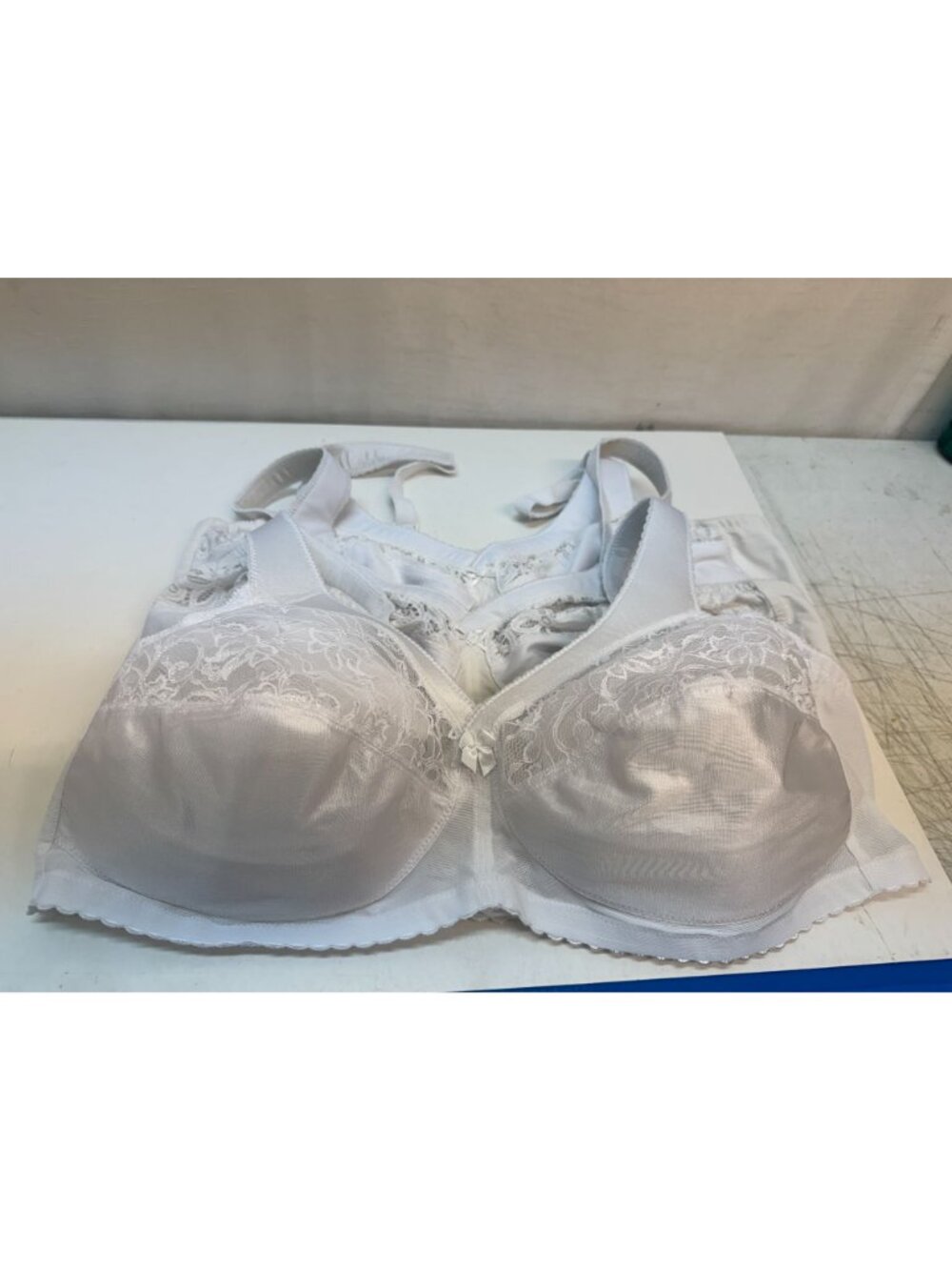 3 Womans Bra's 48B -preowned Glamorise brand - Picture 4 of 7